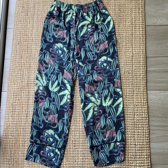 Lobo Rosa Silky like pants - Picture 1 of 5